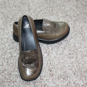 Dansko Olive Green Loafers New SZ 41
